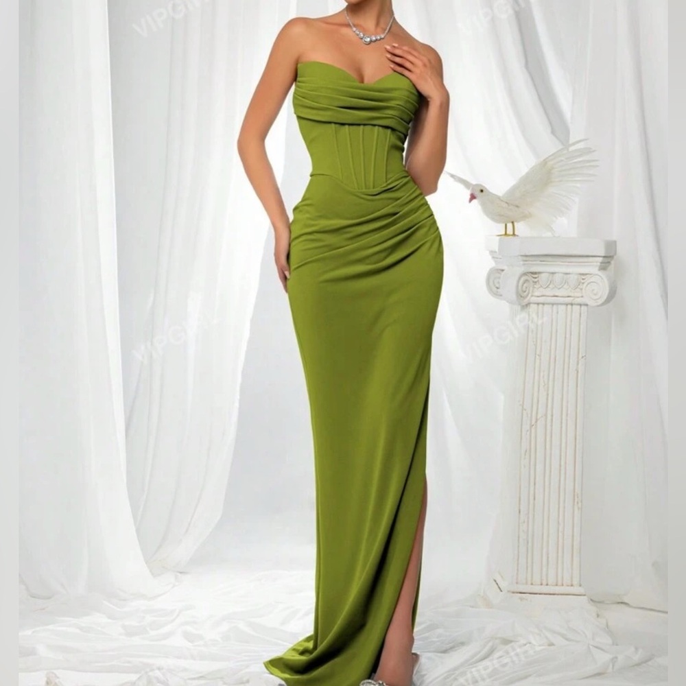 Elegant Green Strapless Evening Gown
